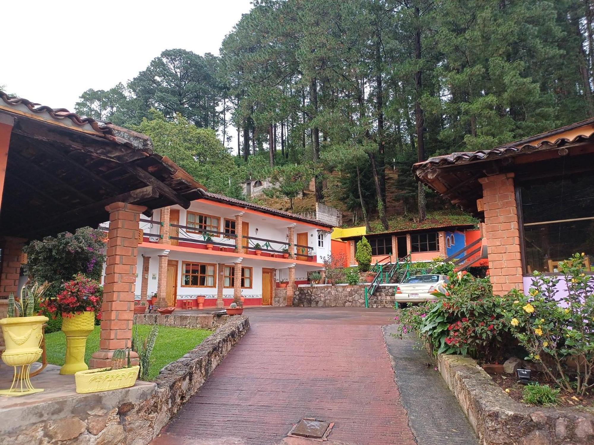 Plaza Don Gabino Y Restaurante Inn Mineral de Angangueo